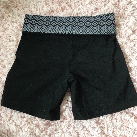 ⬇️VS Dark Fairaisle Long Yoga Shorts! - Picture 2 of 3